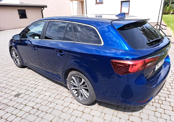 Toyota Avensis cena 57000 przebieg: 153982, rok produkcji 2017 z Chorzów małe 301